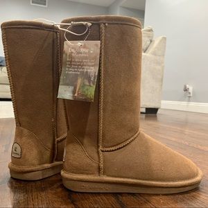 New w/ Tags BearPaw Insulated Boots. Women’s Size 9.